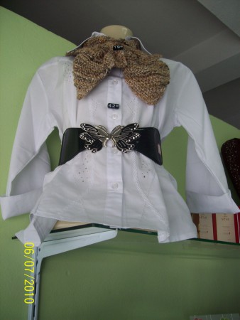 camisetes e cintos